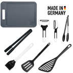 Komplettes Grill-Set – 8-teilig für BBQ & Küche. Enthält alles, was du fürs Grillen und Kochen brauchst:
Grillzangen, Bratschaufel, Pfannenwender, Schneidebrett, Schäler und Grillpinsel.