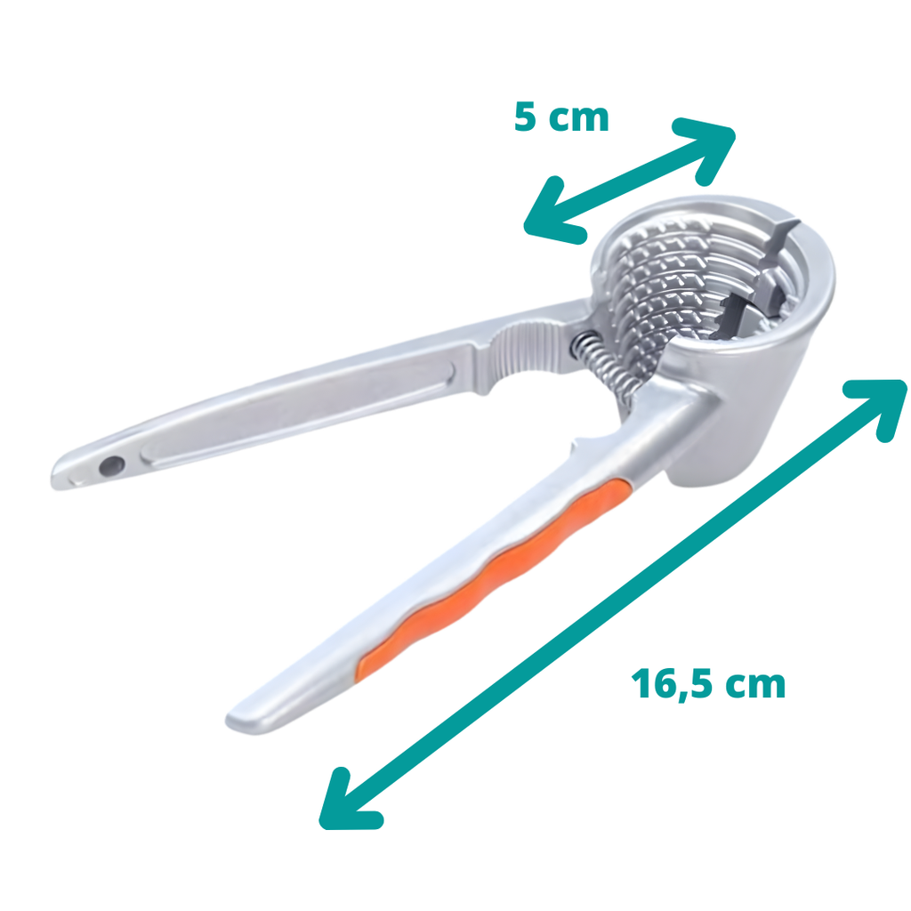 Die Größe des Nussknackers. Er ist ca. 16,5cm lang und die Öffnung zum Nüsse knacken hat einen Durchmesser von ca. 5cm.